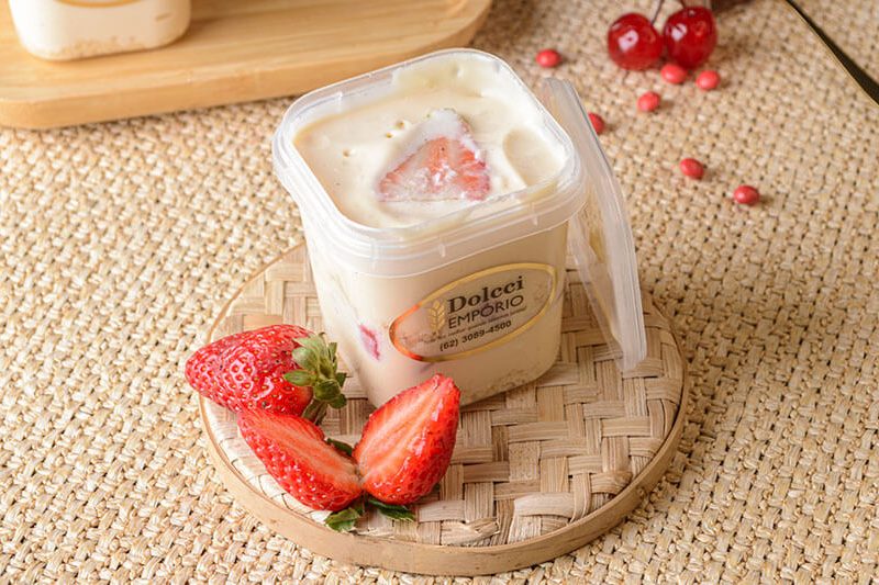 bolo-de-pote-ninho-com-morango-1